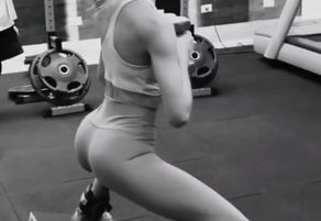 Candice Swanepoel toning her  assets in