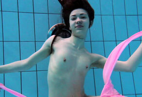 Roxalana Cheh super-steamy underwater..