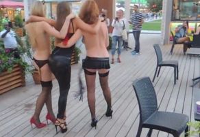 naked in public woman &amp; 2 gfs